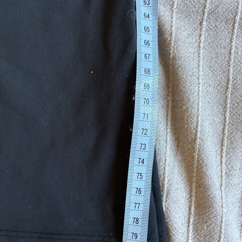 High-Waisted Flared Yoga Pants Black, like new, inseam 80cm, tall M