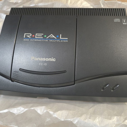 Panasonic 3DO FZ-10 Ntsc-j console used with 3 games