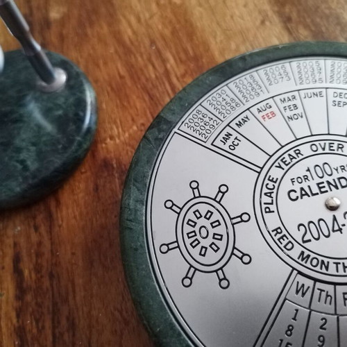 Hourglass and calendar until 2103 like new