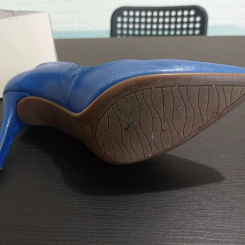 Marian blue pointed pumps like new, size 38