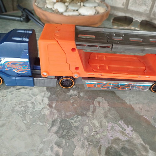 Mattel Hw Deluxe truck like new