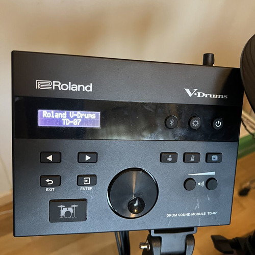 Roland Electronic Drums TD-07 like new with pedal and seat