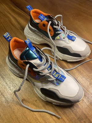 Renato Garini Multicolor Sneakers size 39 like new, narrow fit for 38