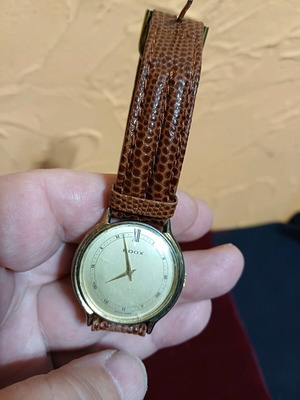 EDOX men's Swiss made watch like new, gold color