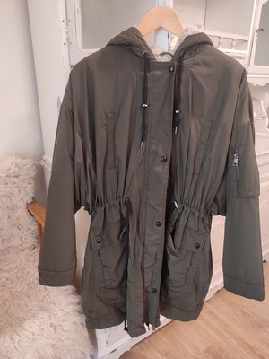 Zara parka jacket like new, green with synthetic fur lining