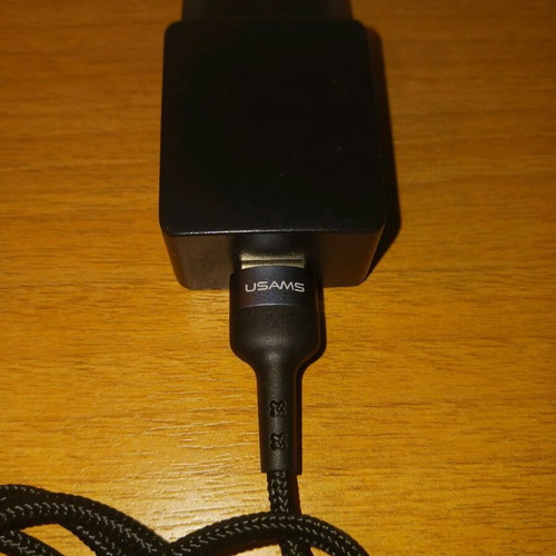 Iphone USAMS Lighting Charger like new