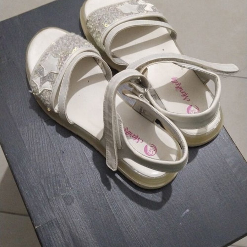 White children's sandals size 34, platform style