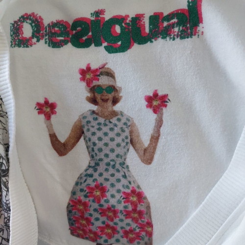 Desigual short-sleeve top small white embroidered design like new