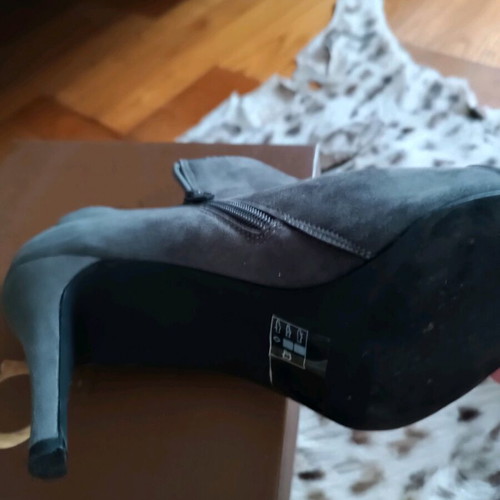 Grey women's ankle boots size 41, worn only once, 10cm heel