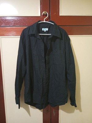 Leader men's black shirt size Large like new, long sleeve