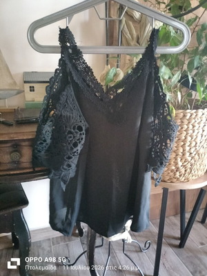 Black blouse with lace like new, size M