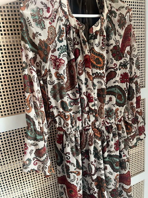 Benetton dress with paisley new, red multicolor, size M