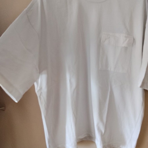 Oversized white T-shirt with front pocket, 100% cotton