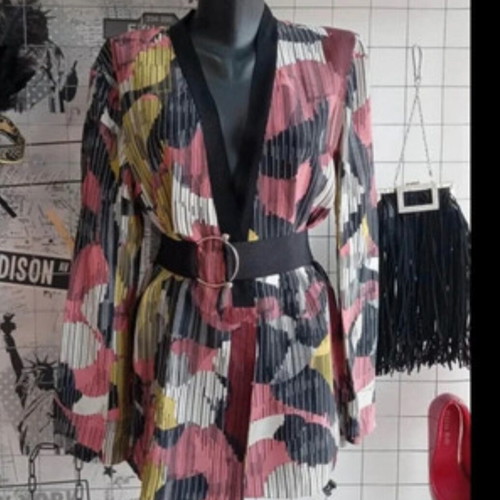 Shirt small without buttons, worn with belt