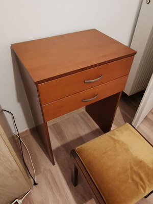 Κονσόλα με σκαμπό σαν καινούργιο, ξύλινα πολύ καλής ποιότητας