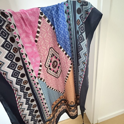 Large pareo scarf, like new, pink multicolor