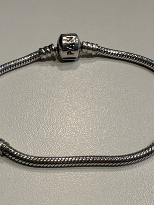 Pandora sterling silver snake chain bracelet like new