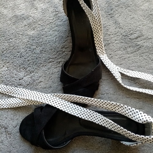 Iris luxury sandals size 39 like new, black and white with polka dot ribbon
