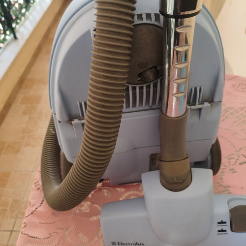 Electrolux CL23 vacuum cleaner 1600W like new