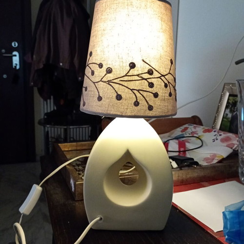 Porcelain table lamp like new, height 33 cm
