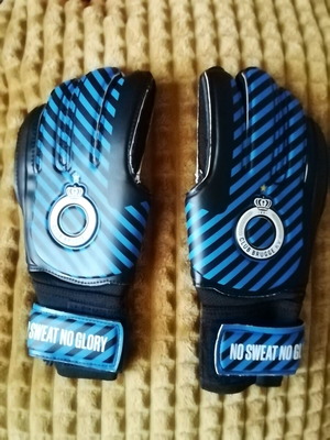 Club Brugge goalkeeper gloves kids size 9-11 like new