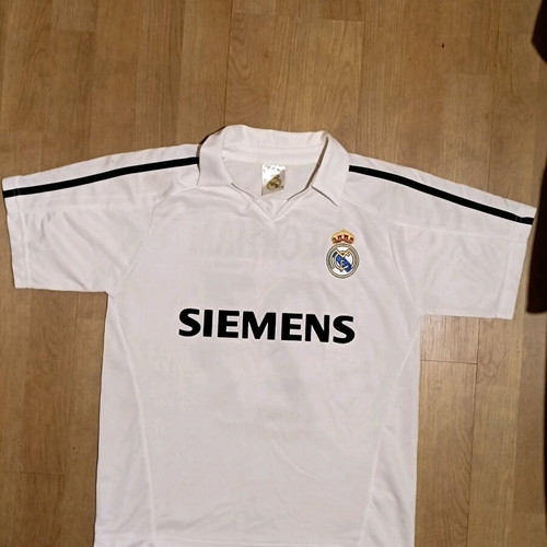 Real Madrid Beckham 2005/06 Home Kit Small jersey like new with embroidered badge