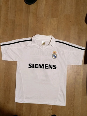 Real Madrid Beckham 2005/06 Home Kit Small jersey like new with embroidered badge