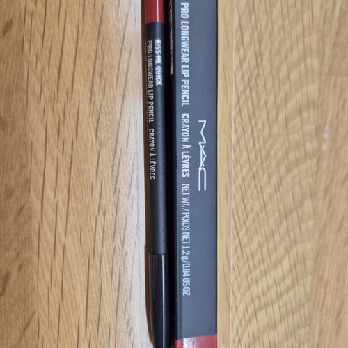 Mac Pro Longwear Lip Pencil Kiss Me Quick new, red shade