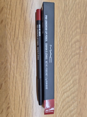 Mac Pro Longwear Lip Pencil Kiss Me Quick new, red shade