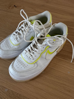 Nike Airforce 1 λευκά και πράσινα αθλητικά παπούτσια μεταχειρισμένα, μέγεθος 42