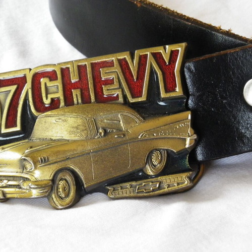 Ζώνη δερμάτινη σαν καινούργια με τόκα Chevy 57 από χυτό σίδηρο