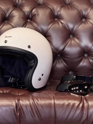 Vespa Piaggio Jet helmet white limited edition large size new