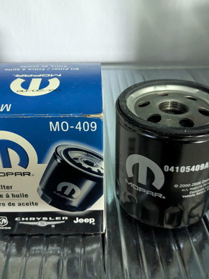 Oil filter for Jeep Chrysler Dodge 04105409AC new