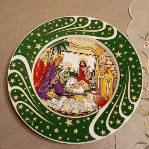 Decorative Christmas plate used