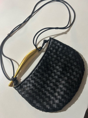 Women's shoulder bag woven eco leather like new, black