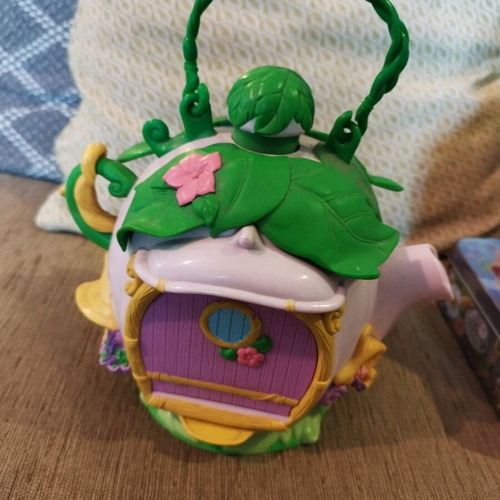 Tinkerbell set like new with house, figures and accessories