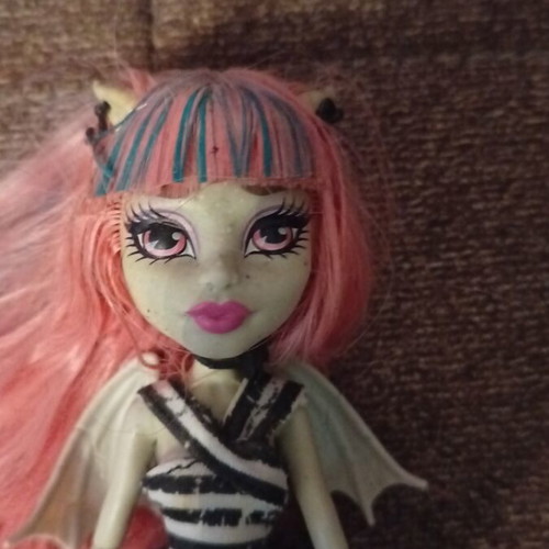 Monster High Rochelle Goyle doll like new without box