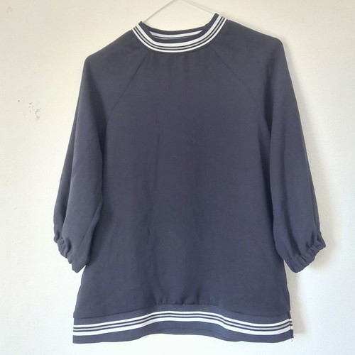 Zara women's sweatshirt used, black acrylic with striped trim