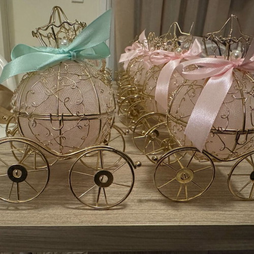 Carriage bonbonnieres like new, pack of 14 with ribbon and pearl
