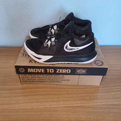 Nike Kyrie Flytrap 6 sneakers like new, size 40, black and white