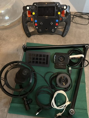 Streaming set like new with cameras, microphone, stream deck, and accessories