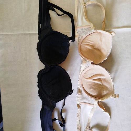 Bras used, set of 2 pieces 75B with padding