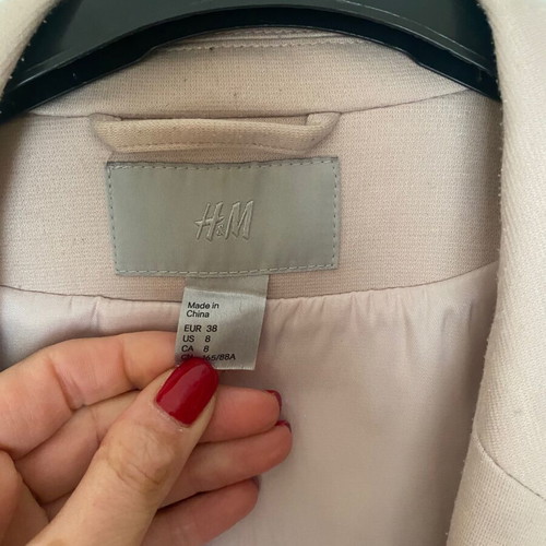 H&M jacket used in soft pink rose color