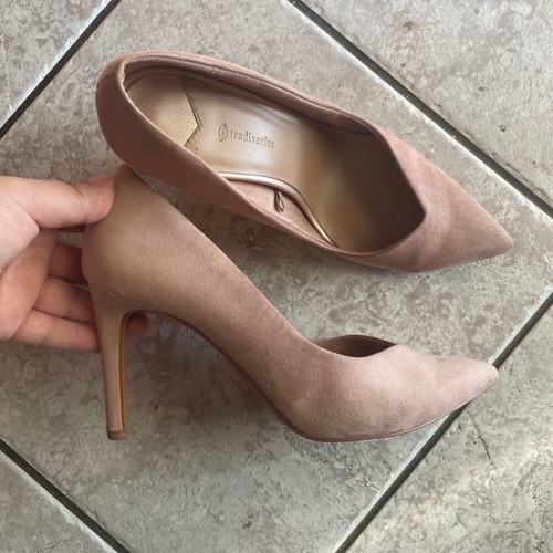 Nude pink pointed pumps with 8cm heel and special cut