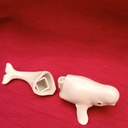 Kinder beluga whale plastic figure 8 cm like new