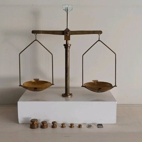 Precision scale like new with metal frame and weights