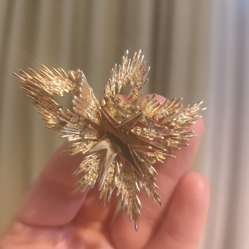 Crown Trifari Brooch vintage, gold-plated exploding star, like new