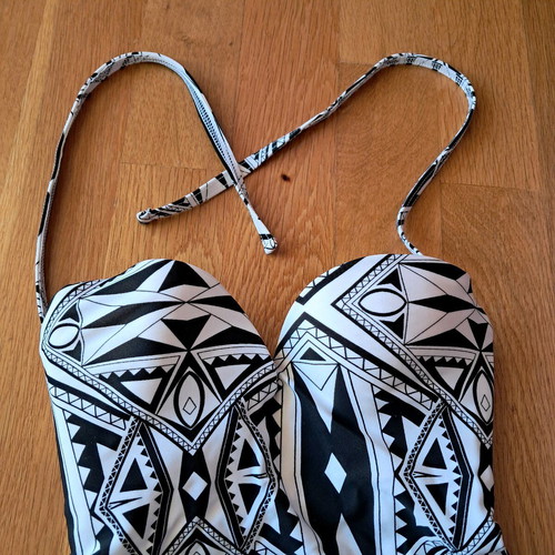 ASOS one-piece swimsuit used in very good condition, size XXS