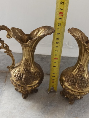 Κανάτια μεταχειρισμένα του 1960 με ανάγλυφα σχέδια, σετ 2 τεμαχίων