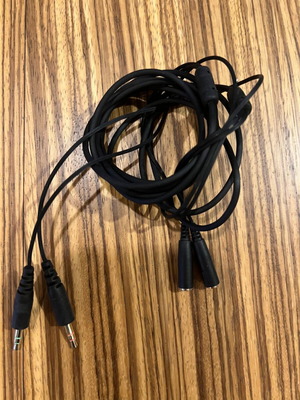 3.5 mm audio extension cable used (microphone and speakers or headset)